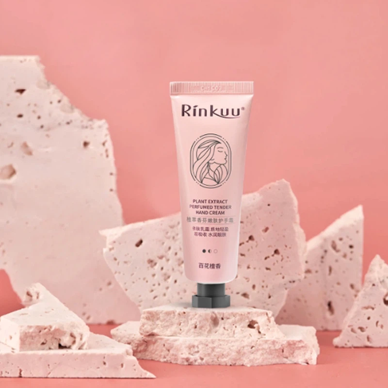 La Crema Mani Petals ha una fragranza leggera o intensa?